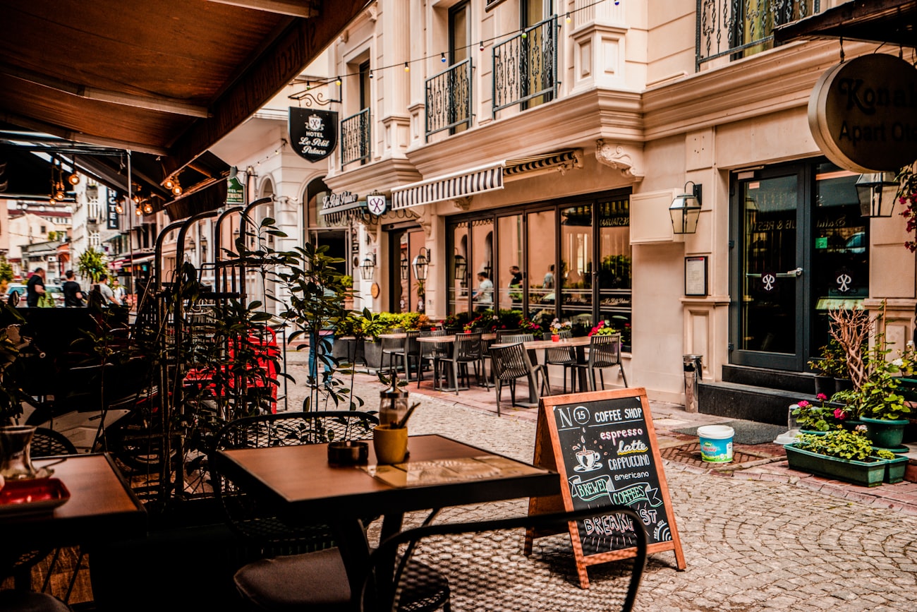Terras aan de gracht